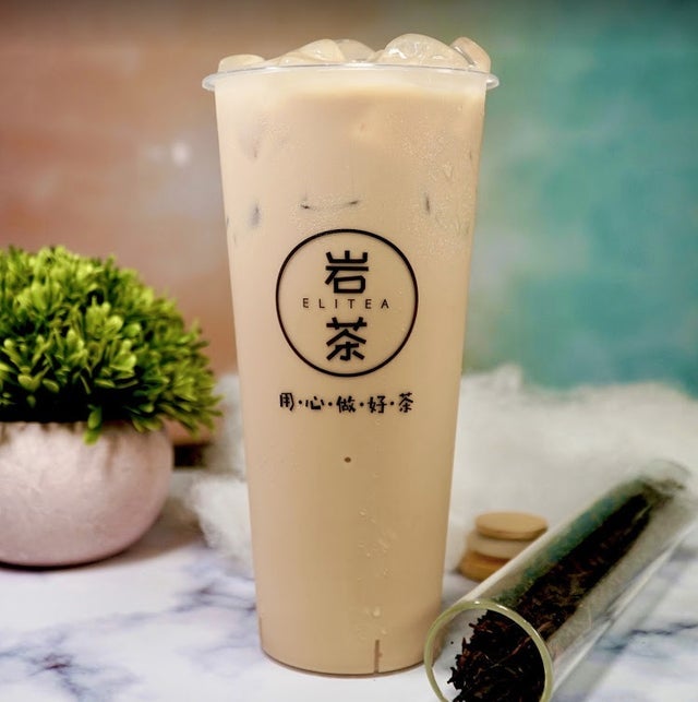 Bucket Signature Milk Tea/手挽桶招牌奶茶| Le C's Patisserie & Tea